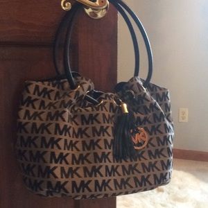 Michael kors signature ring tote. Excellent condition.